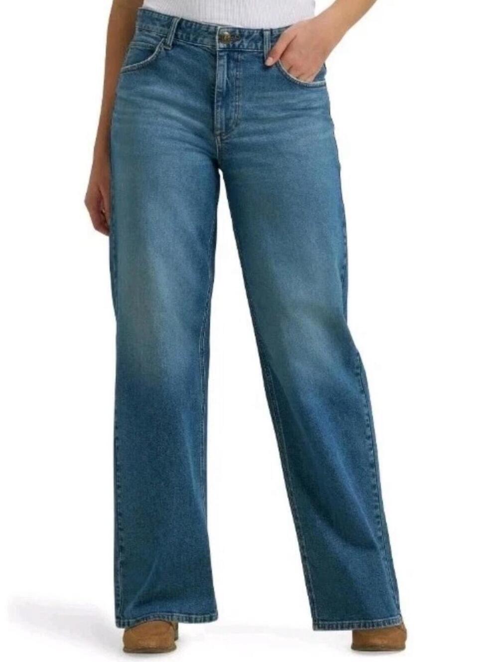 Lee Heritage Women's Classic Straight Leg Jeans - Light Wash Blue - Size 2 NWT